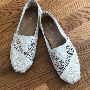 TOMS ecru lace shoes